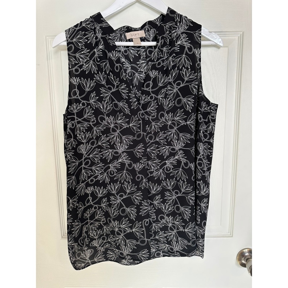 LOFT Outlet - Medium - Sleeveless Black & White Leaf Print V Neck Blouse
